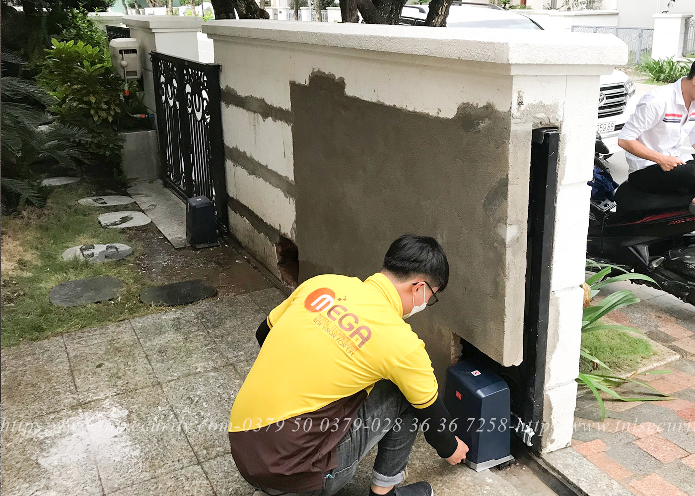 Lap-dat-cong-truot-tu-dong-thong-minh-cho-nha-o-tai-TP.HCM